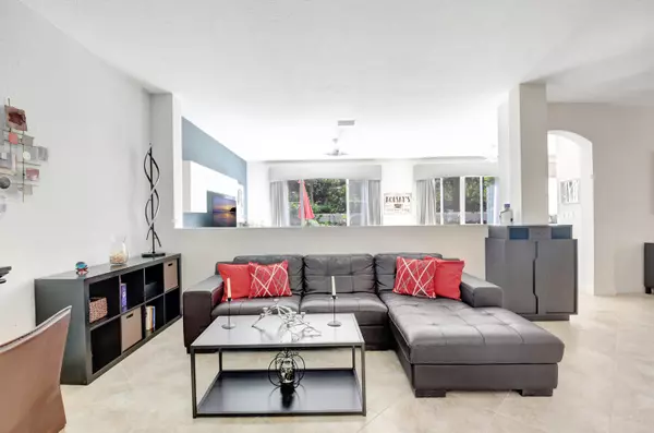 Lake Worth, FL 33463,4598 Capital DR