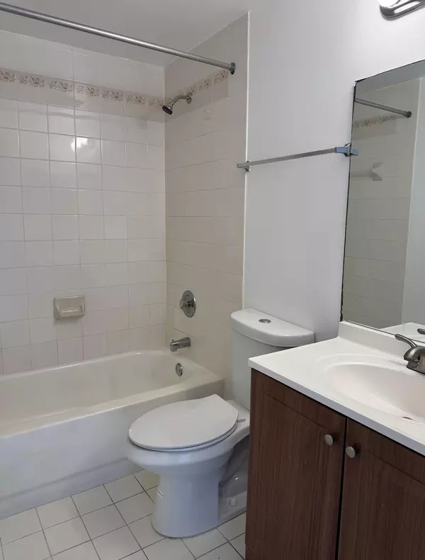 Sunrise, FL 33325,701 SW 148th AVE 104