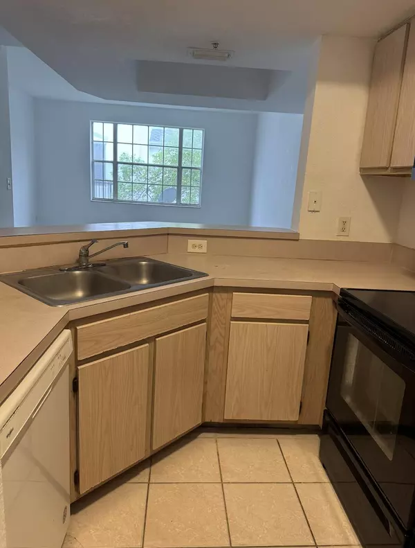 Sunrise, FL 33325,701 SW 148th AVE 104