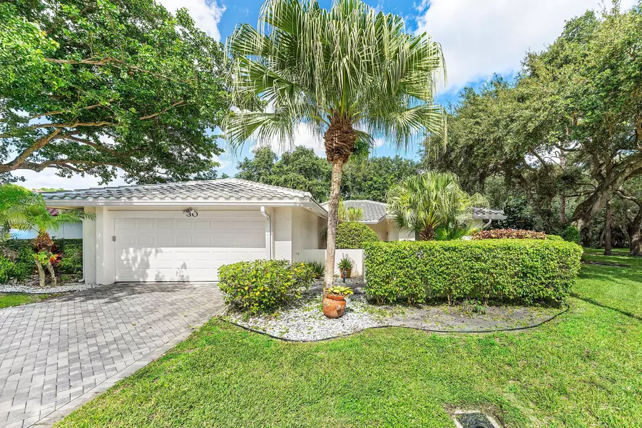 30 Hampshire LN, Boynton Beach, FL 33436