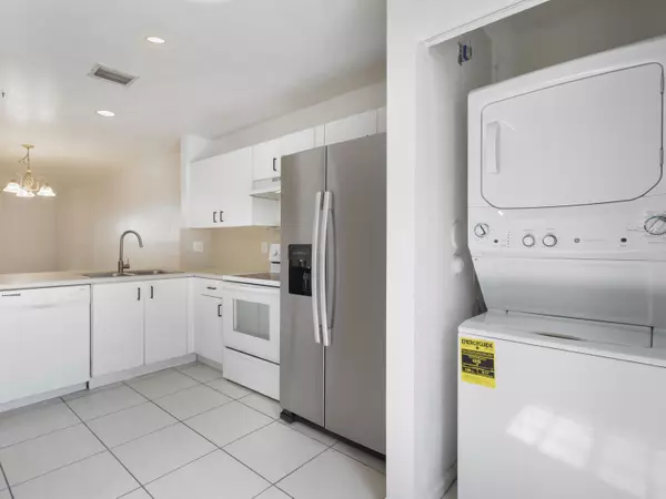 West Palm Beach, FL 33406,970 Summit Lake DR