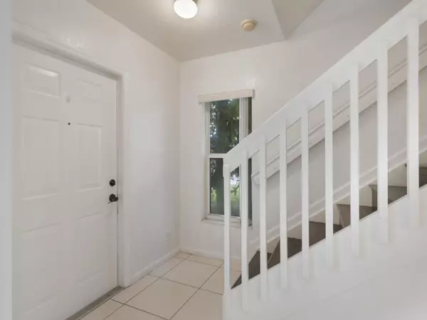 West Palm Beach, FL 33406,970 Summit Lake DR