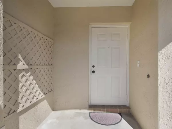 West Palm Beach, FL 33406,970 Summit Lake DR