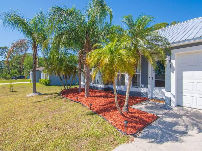 1171 SE Larkspur ST, Palm Bay, FL 32909