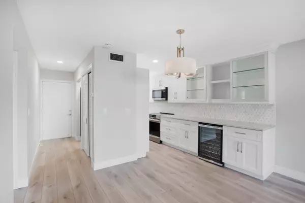 Jupiter, FL 33469,18081 SE Country Club DR 12-115