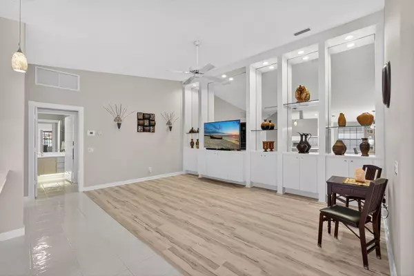 Palm Beach Gardens, FL 33410,4174 Royal Oak DR