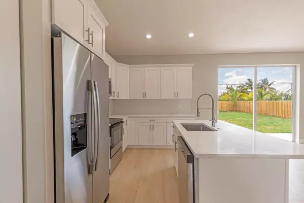 Palm Springs, FL 33406,4084 Linda LN