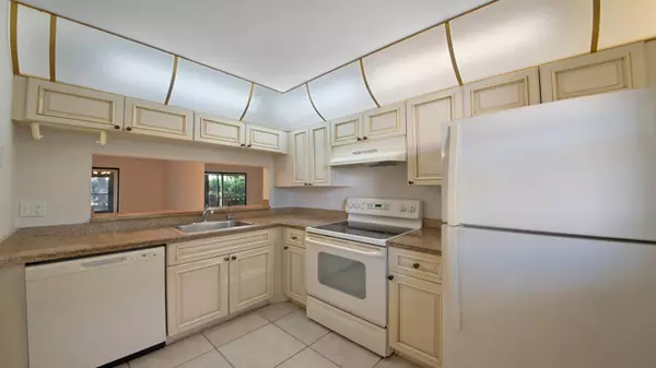 Lake Worth, FL 33467,7118 Golf Colony CT 105