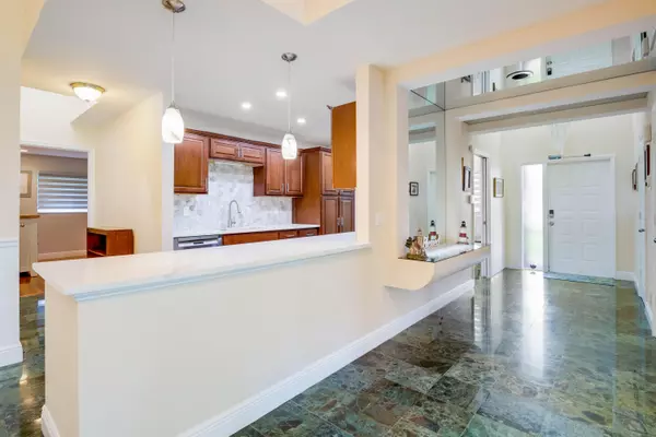 Lake Worth, FL 33467,6827 Fountains CIR