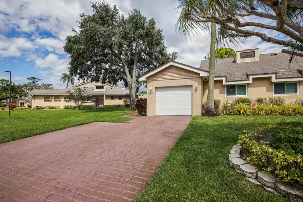 Lake Worth, FL 33467,6827 Fountains CIR