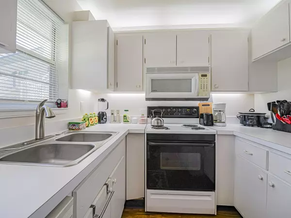 Vero Beach, FL 32960,2800 Indian River BLVD 4r