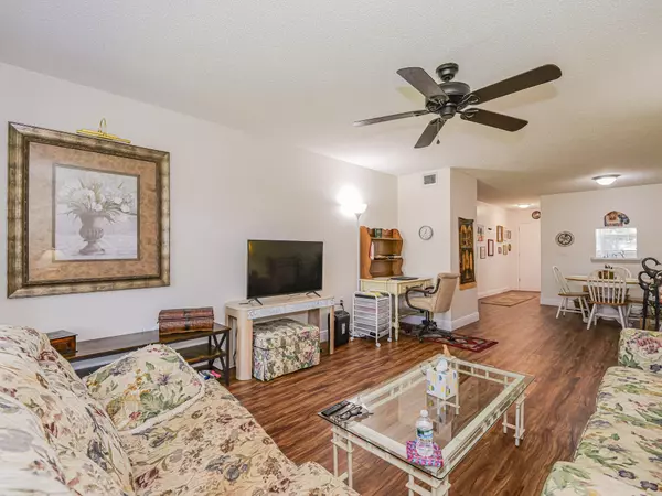 Vero Beach, FL 32960,2800 Indian River BLVD 4r