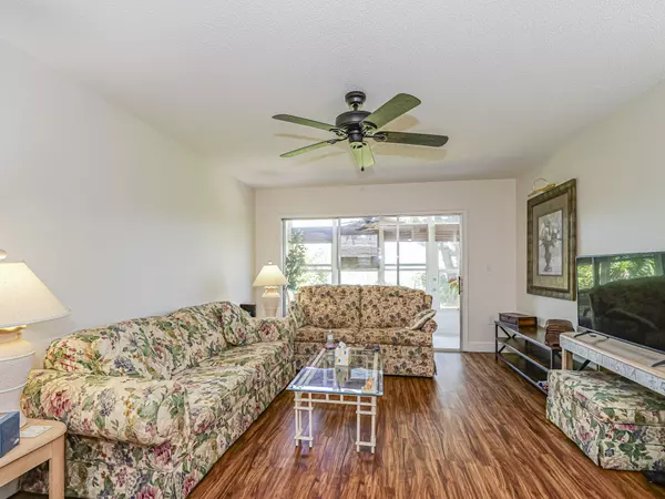 Vero Beach, FL 32960,2800 Indian River BLVD 4r