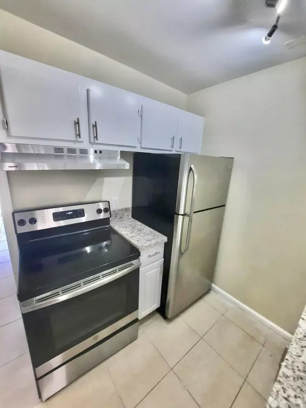 West Palm Beach, FL 33401,1500 N Congress AVE A315