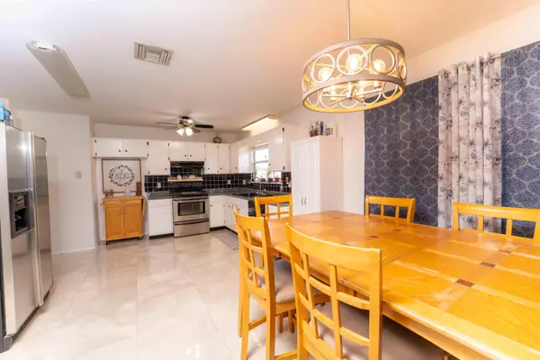 Port Saint Lucie, FL 34984,382 SE Evans AVE