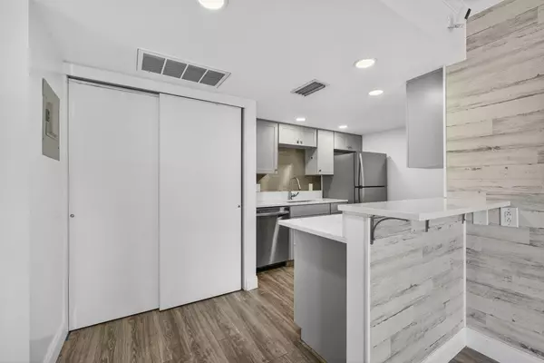 West Palm Beach, FL 33401,612 Executive Center DR 3107