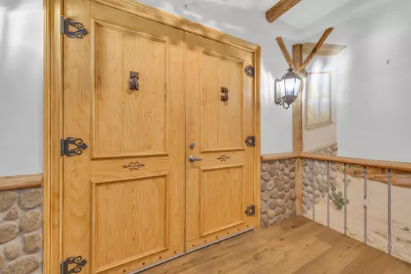 Juno Beach, FL 33408,570 Ocean DR 1301