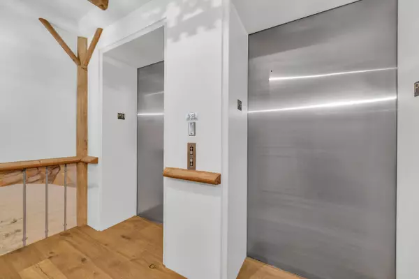 Juno Beach, FL 33408,570 Ocean DR 1301