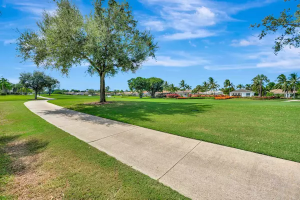 Palm Beach Gardens, FL 33418,104 Palm Point CIR C