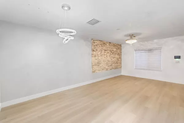 Deerfield Beach, FL 33441,176 SE SE 2nd ST