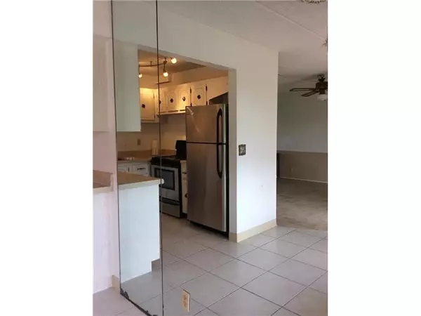 Palm Springs, FL 33461,500 W Village Green CIR 107