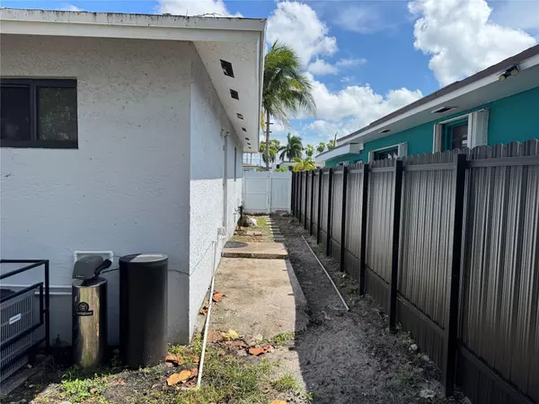 Hollywood, FL 33020,2223 Hope ST