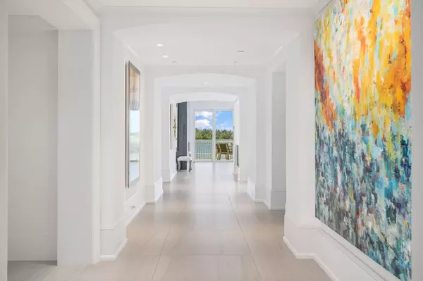 Vero Beach, FL 32960,7 Royal Palm Pointe Ph-W