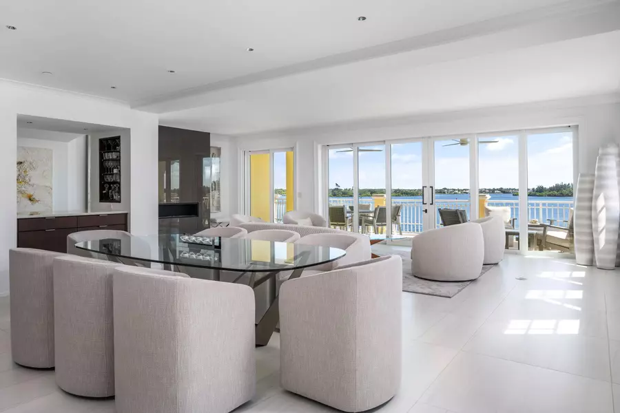 7 Royal Palm Pointe Ph-W, Vero Beach, FL 32960