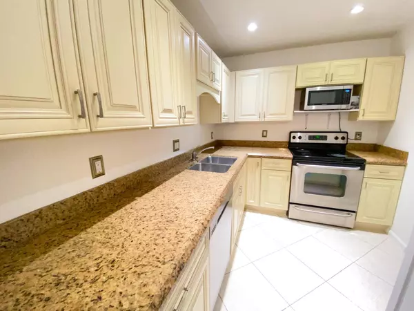 Boca Raton, FL 33486,612 NW 13th ST 27