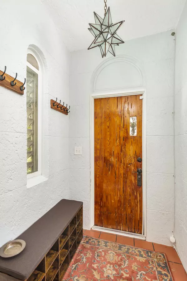 West Palm Beach, FL 33401,714 Sunset RD