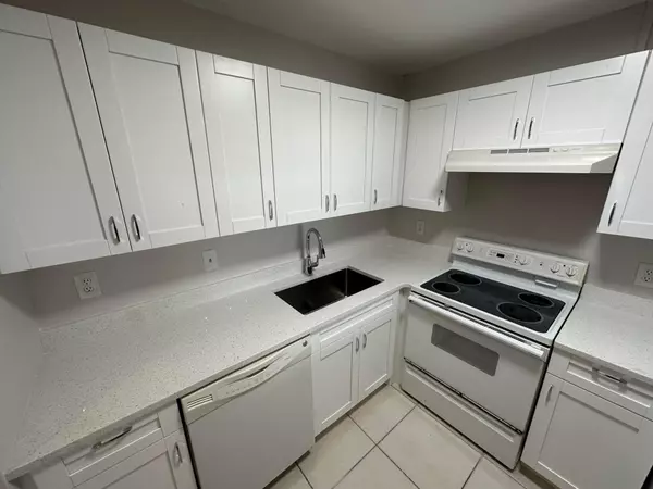 Boca Raton, FL 33428,9355 SW 8th ST 421