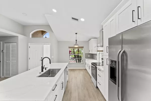 Riviera Beach, FL 33418,2022 Bonisle CIR