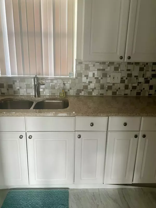 West Palm Beach, FL 33411,130 Lake Dora DR