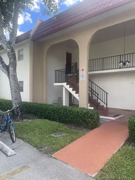 130 Lake Dora DR, West Palm Beach, FL 33411