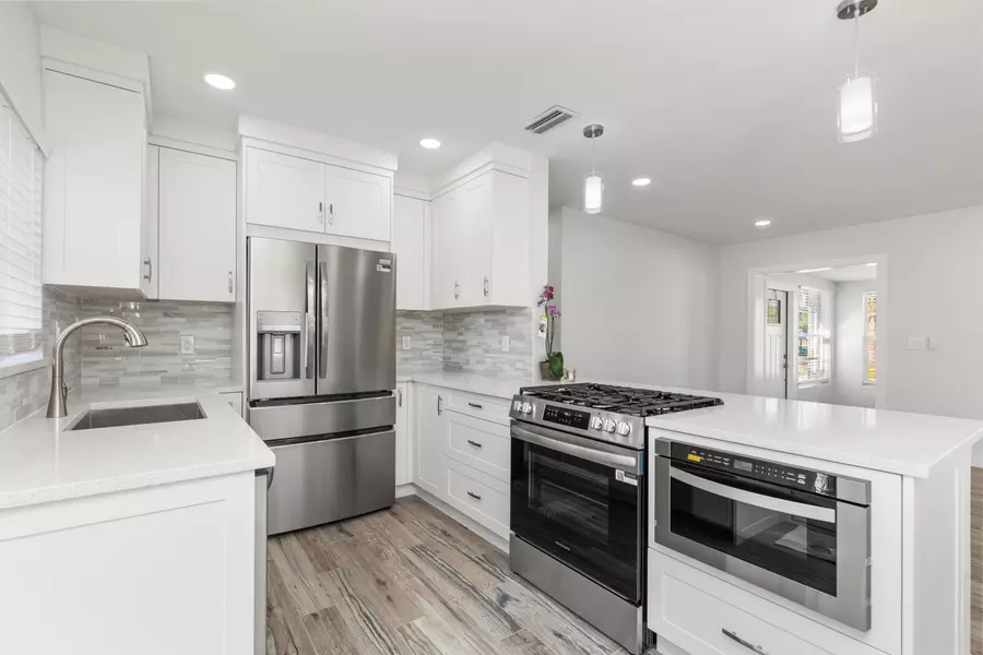 702 S 12th ST, Lantana, FL 33462