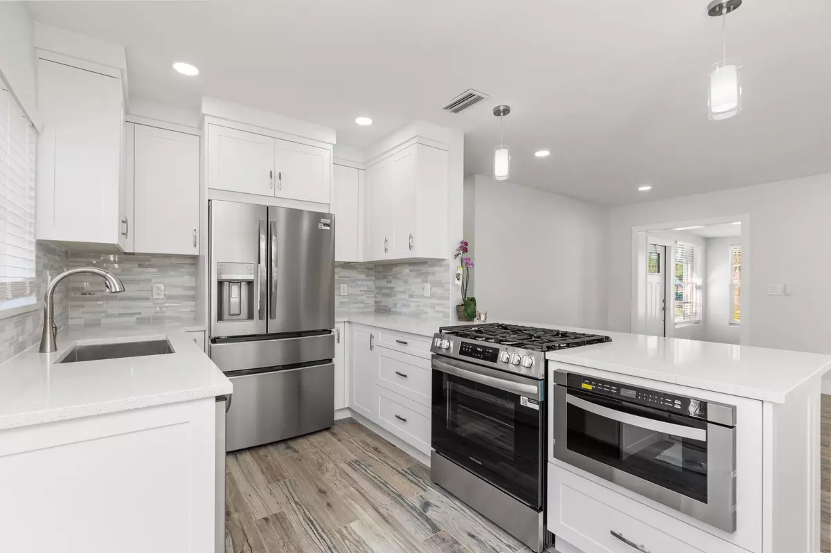 Lantana, FL 33462,702 S 12th ST