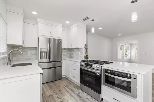 702 S 12th ST, Lantana, FL 33462