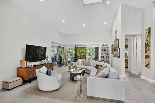 Boca Raton, FL 33434,20220 Boca West DR 202