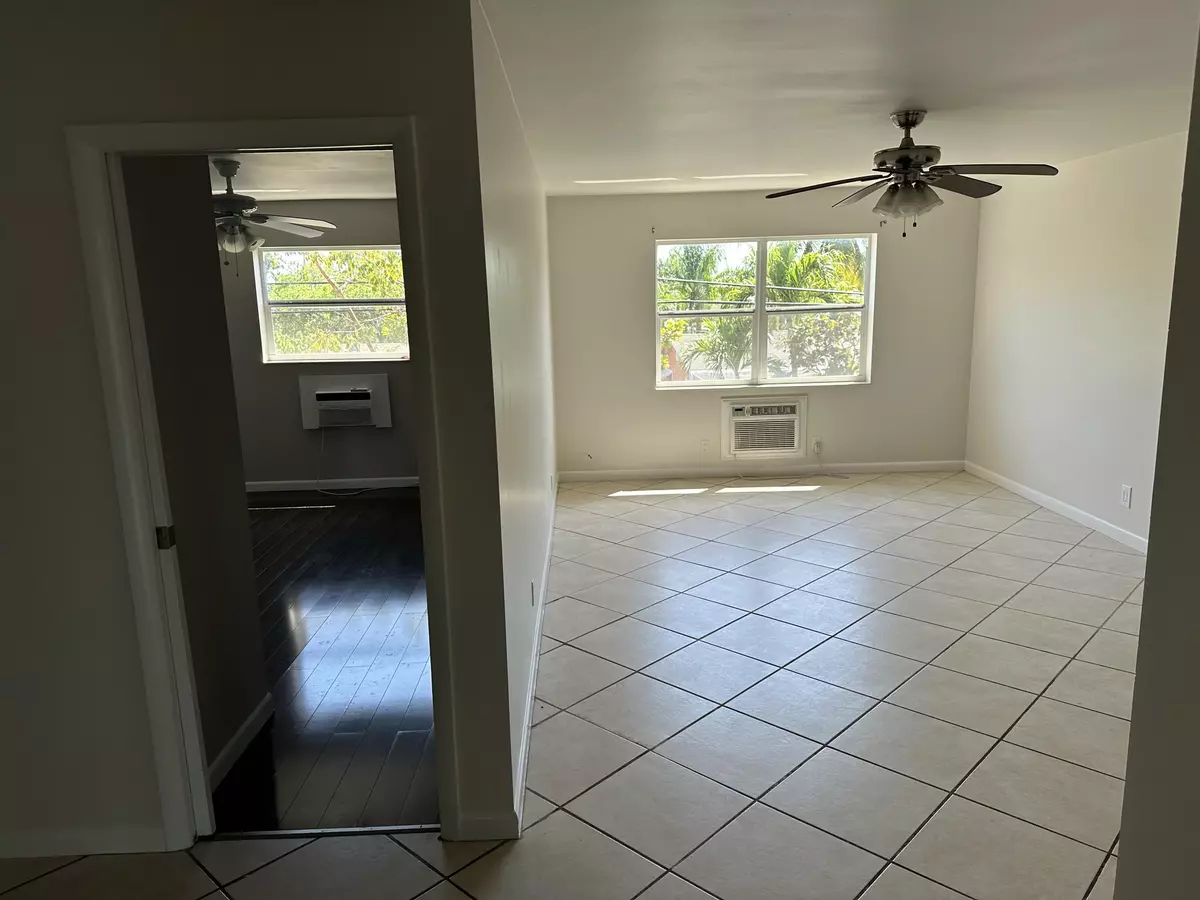 Pompano Beach, FL 33064,1480 E Sample RD 207
