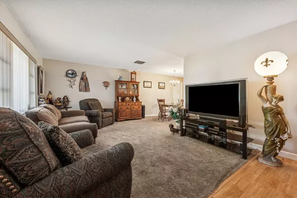 Boynton Beach, FL 33426,811 SW 18th CT