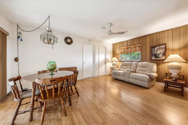 Boynton Beach, FL 33426,811 SW 18th CT