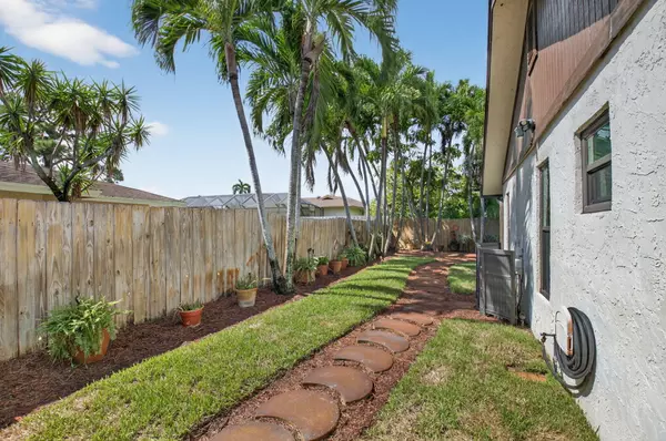 Boca Raton, FL 33487,17705 Maplewood DR