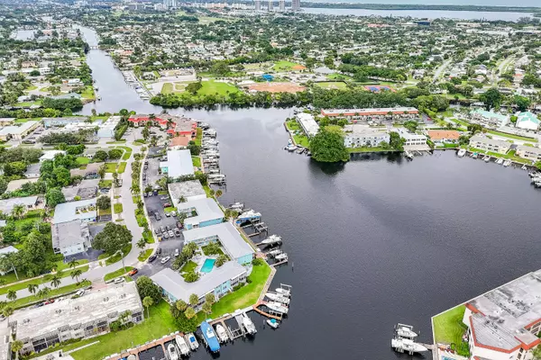 North Palm Beach, FL 33408,400 Northlake CT 104