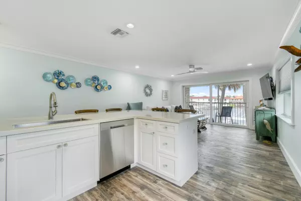 North Palm Beach, FL 33408,400 Northlake CT 104