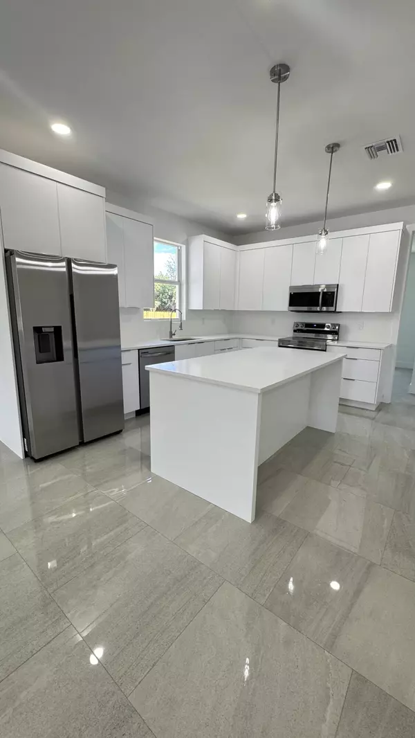 Palm Springs, FL 33461,3798 Coconut Road RD