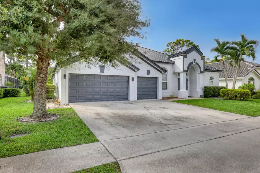 15818 Glen Willow LN, Wellington, FL 33414