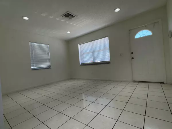 Lake Worth, FL 33463,4609 Pruden Blvd BLVD
