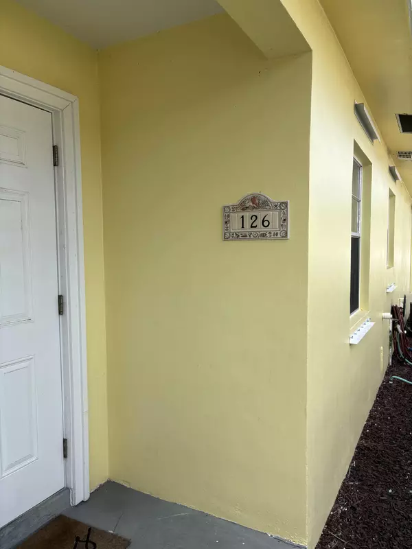 Lantana, FL 33462,126 Milton ST