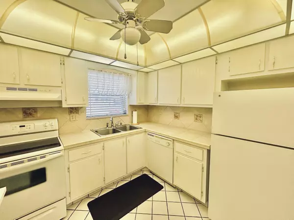 West Palm Beach, FL 33415,2787 W Dudley DR G