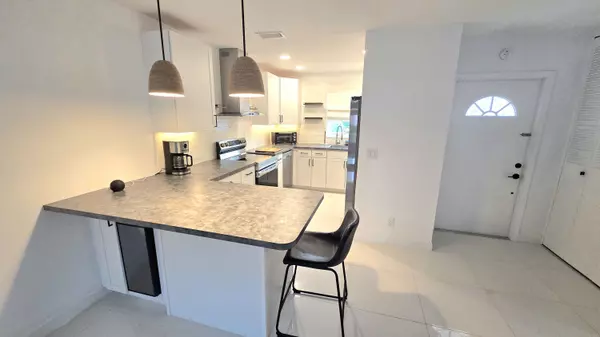 West Palm Beach, FL 33415,2568 E Dudley DR G